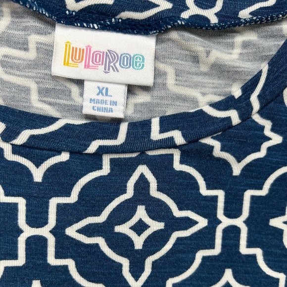 LuLaRoe Shortsleeve Shirt Top Women's XL Round Neck Blue & White Geometric - Picture 6 of 10